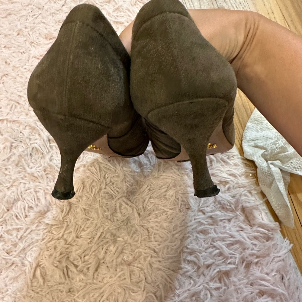 Absolutely gorgeous Prada Velvet shoes - Picture 2 of 3